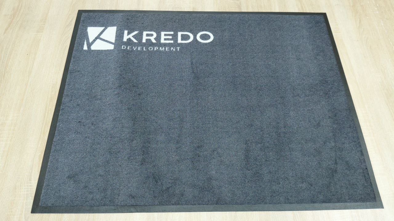 Felpudo gris para Kredo Development