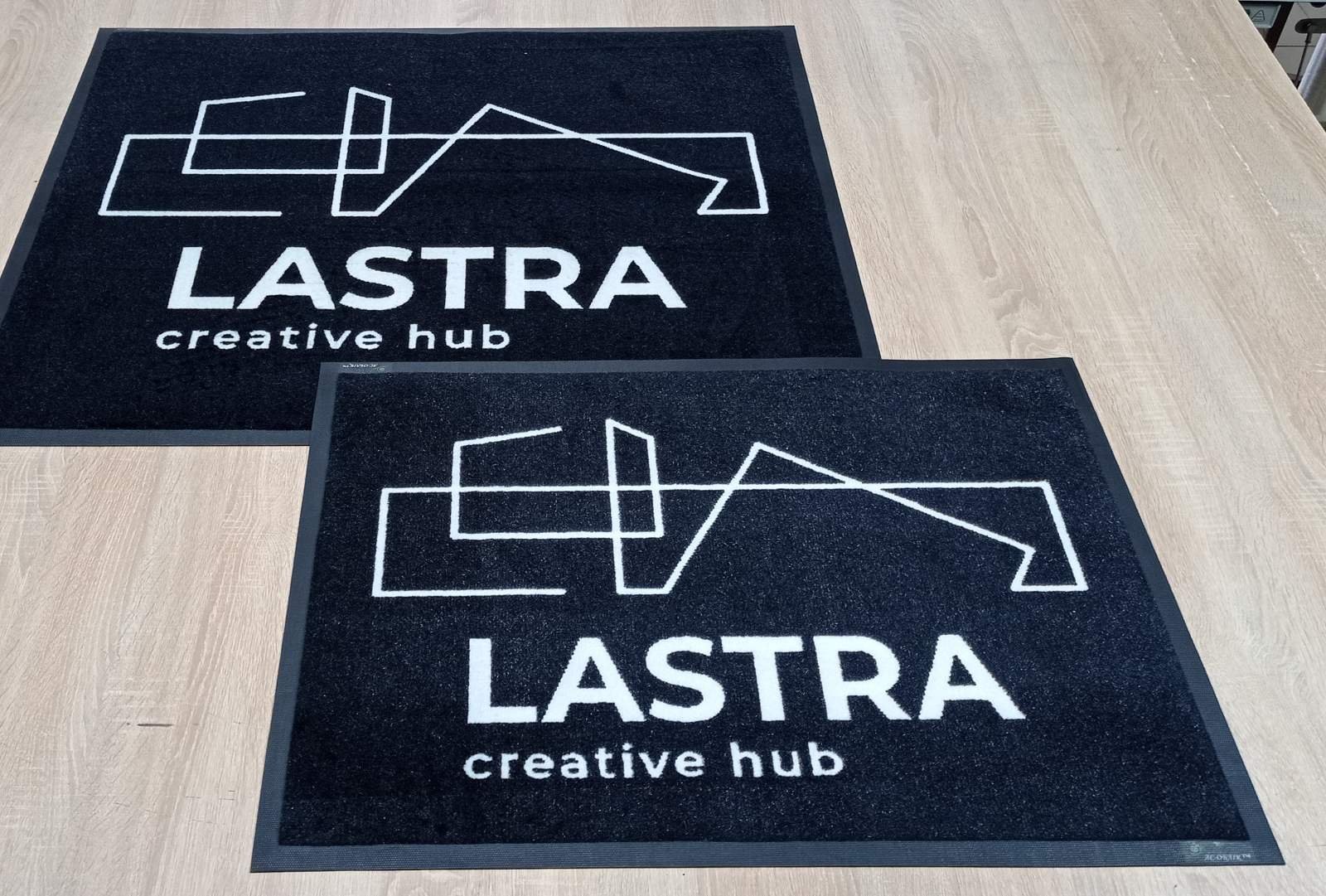 Conjunto de felpudos con logotipo Lastra