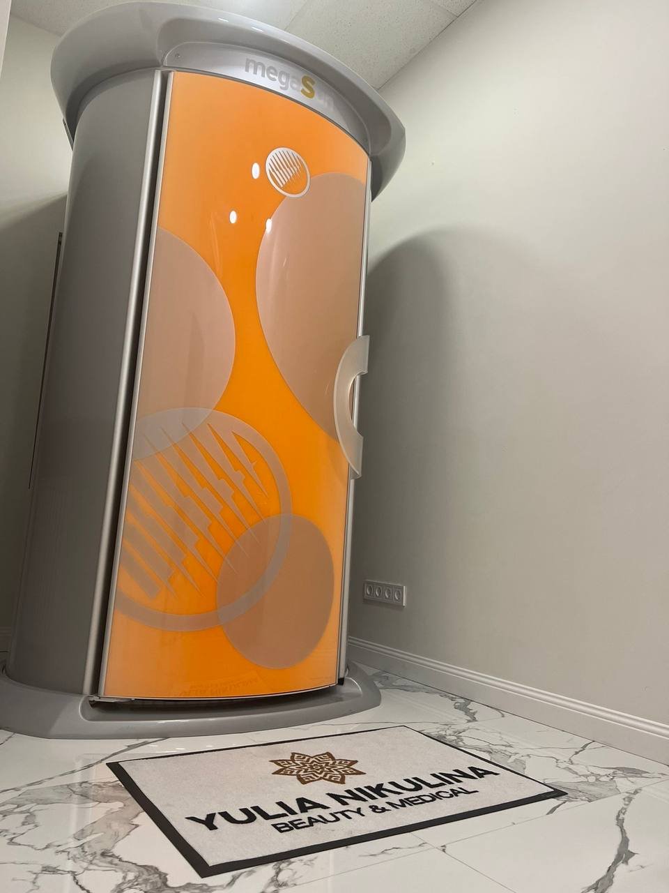 Felpudo claro para un espacio de belleza